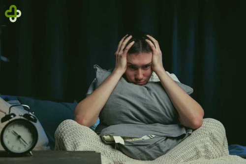 Мужчина не может уснуть
